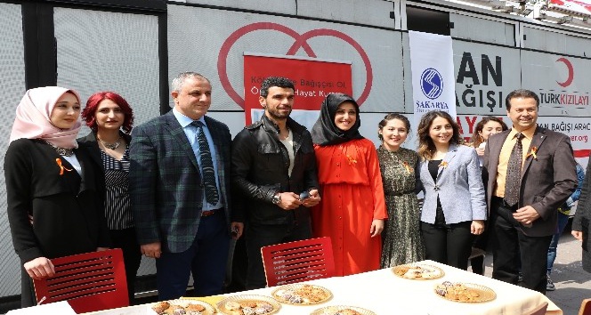 Kenan Sofuoğlu’ndan Bir Selfie’de Kan Ver Projesi’ne destek