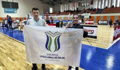 SUBÜ öğrencileri boksta iki madalya kazandı