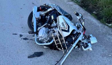 Tır ile motosiklet çarpıştı: 2 yaralı