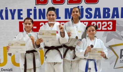 Sakaryalı Judocu kızlar, Denizli’de birinci oldu