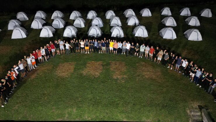 Bakan Yardımcısı Eminoğlu, çadır kampında gençlerle buluştu