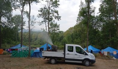 Akyazı Belediyesi, fındık işçilerinin çadırlarını ilaçladı