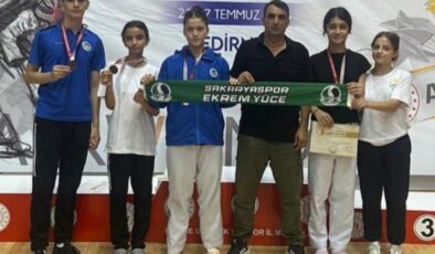 Sakarya Büyükşehir Belediyesi taekwondo sporcuları yarı finale yükseldi!