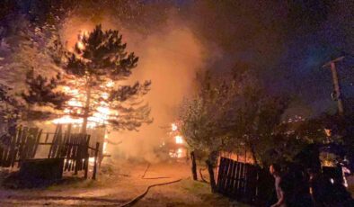 Sakarya’da iki ev ve iki depo yandı: Kundaklama iddiası