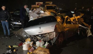 Kocaeli’de 26 aracın karıştığı kazada 13 kişi yaralandı