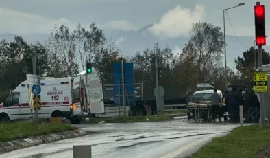 Patpat ile kamyon kafa kafaya çarpıştı: Karı-koca yaralandı