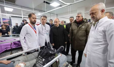 Vali Karadeniz feci kazada hastaneye kaldırılan yaralıları ziyaret etti