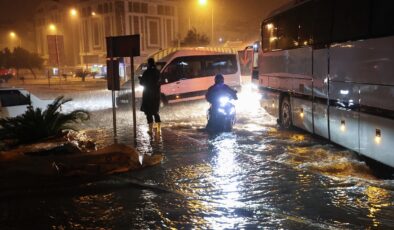 Şiddetli yağışlar Antalya’da okulları tatil ettirdi