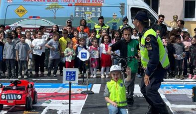 Jandarmadan miniklere trafik eğitimi