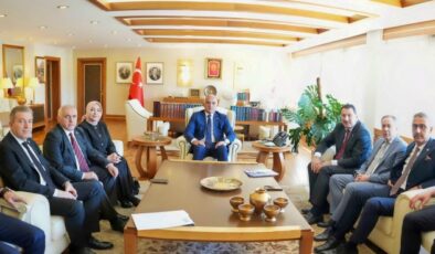 Başkan Alemdar, bakanlara projelerini anlattı