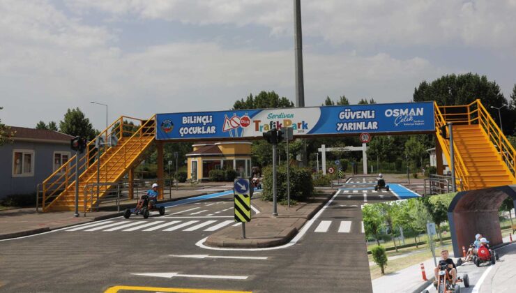 Serdivan Trafik Park’ta eğlenerek öğrendiler